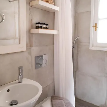 The House νάξος *